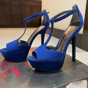 Carlos by Carlos Santana Sardina T-Strap suede pump